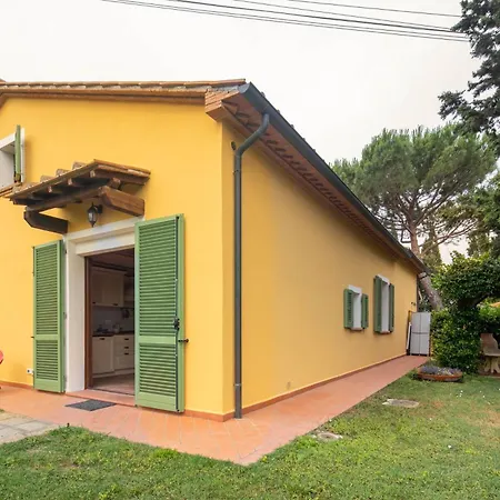 With Private Pool Appartamento Montescudaio